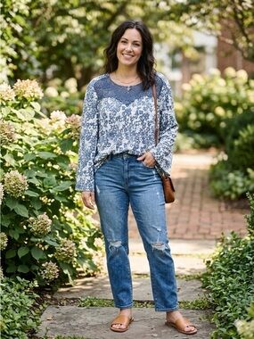 Cato Women's Blue & White Ditsy Floral Blouse with Crochet Lace Yoke (Size XL)